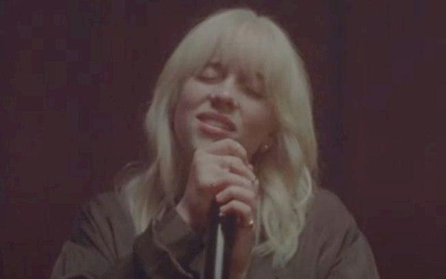 Billie Eilish disponibiliza vídeo com performance intimista para 