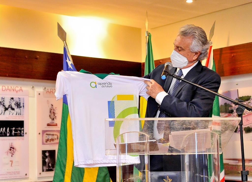 Caiado anuncia abertura de 5 mil vagas para Programa Aprendiz do Futuro