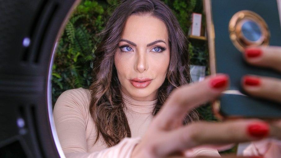 Carla Prata renova o visual com Fernanda Freire para comemorar seu aniversário