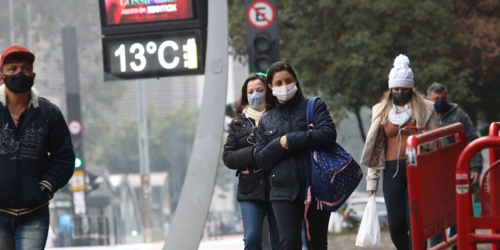 Com o frio, Rio monta postos para atendimento à população vulnerável