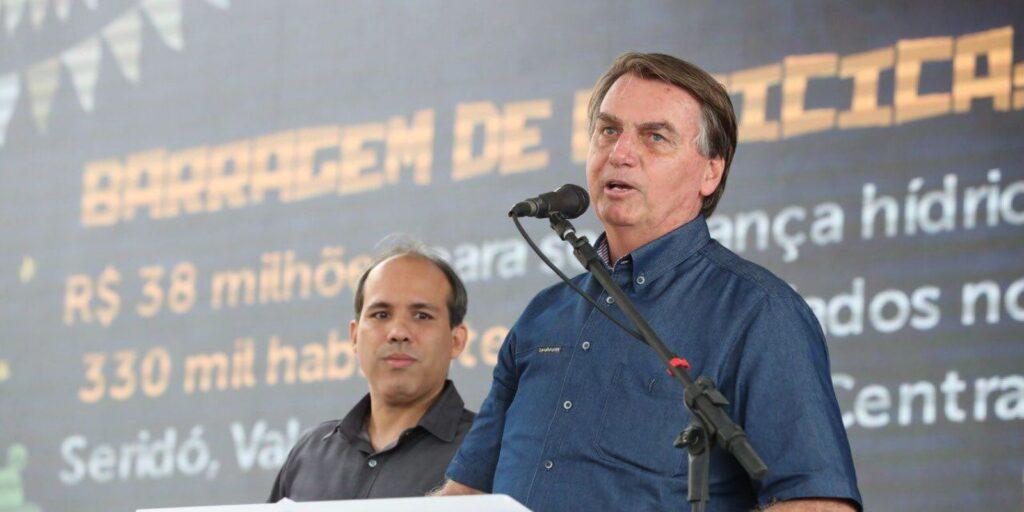 Com obstrução intestinal, presidente será levado para São Paulo