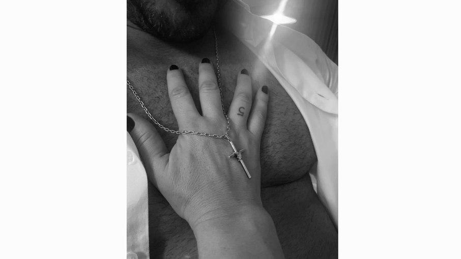 Entenda tatuagem de Paolla Oliveira em foto que viralizou na internet