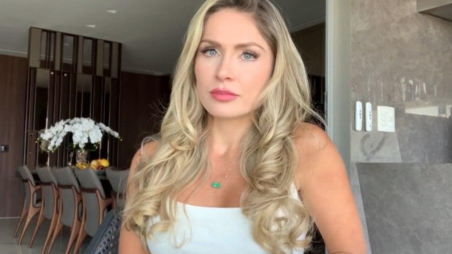 Ex-BBB Renata Dávila acusa o ex-marido de mandar cortar a luz e não pagar pensão