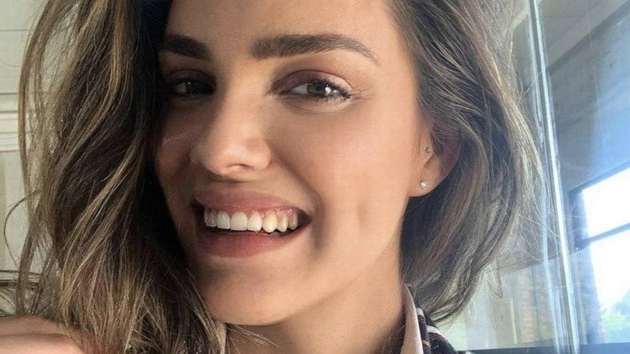 Família de apresentadora que morreu após queda no Chile suspeita de namorado