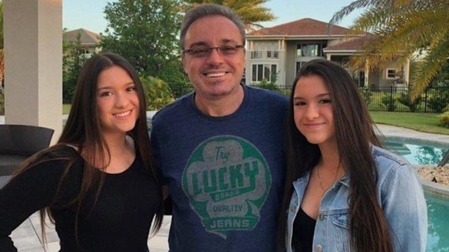 Filhas gêmeas de Gugu vivem entre EUA e Brasil, com milhares de seguidores