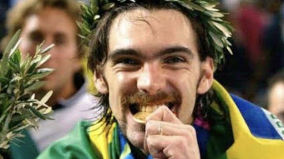 Giba acompanha competições de Tóquio diretamente de hotel de luxo no Paraná