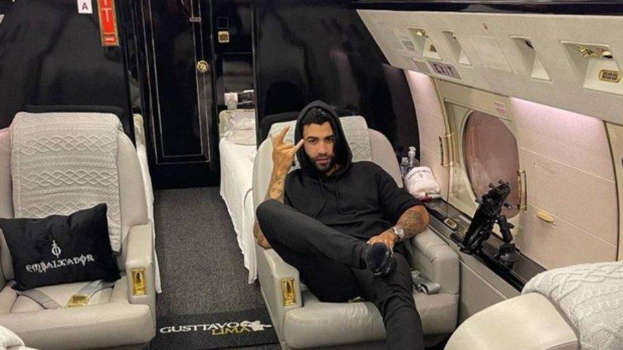 Gusttavo Lima mostra jatinho de R$ 180 milhões
