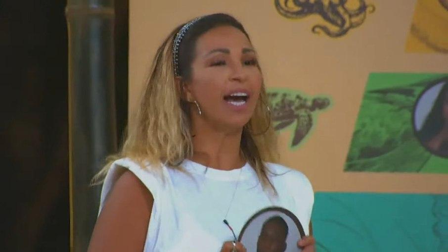 'Ilha Record': Valesca Popozuda revela que tinha medo de Dinei urinar em malas