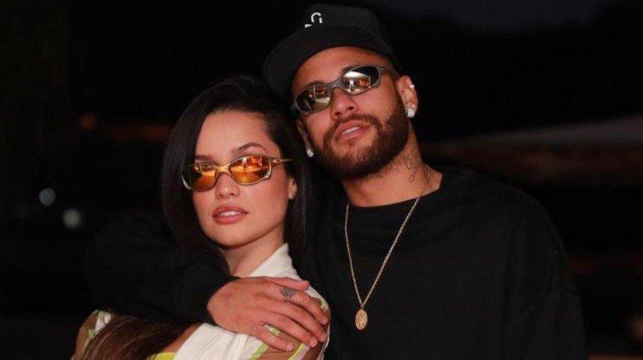 Juliette encontra Neymar e recebe presente do jogador; veja fotos
