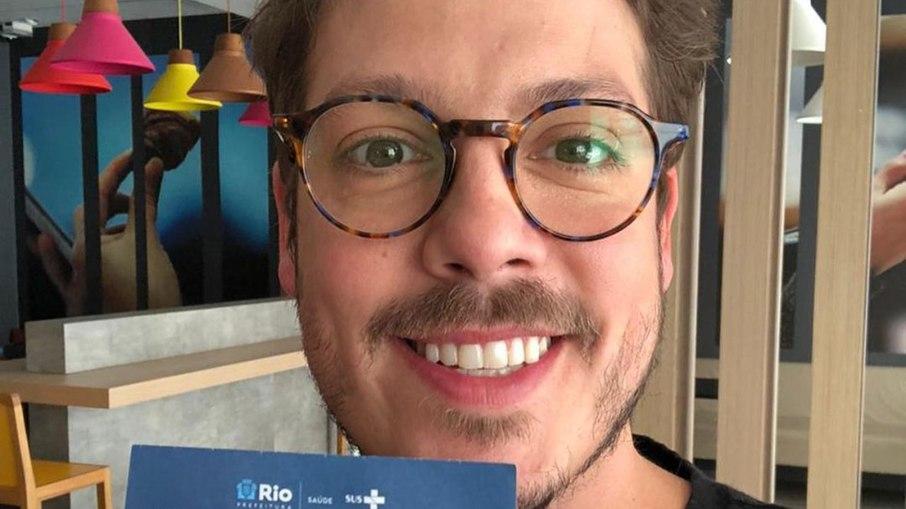 'Ladrão de vacina de mer**!', diz Porchat sobre Jair Bolsonaro ao ser vacinado