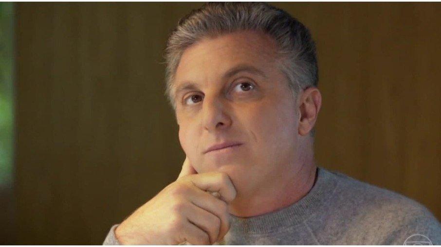 Luciano Huck vai estrear nos domingos da Globo ainda em 2021, diz colunista