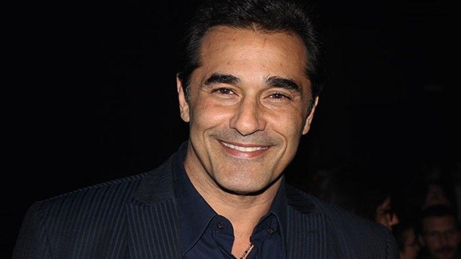 Luciano Szafir é intubado e submetido a transfusão de sangue, jornalista