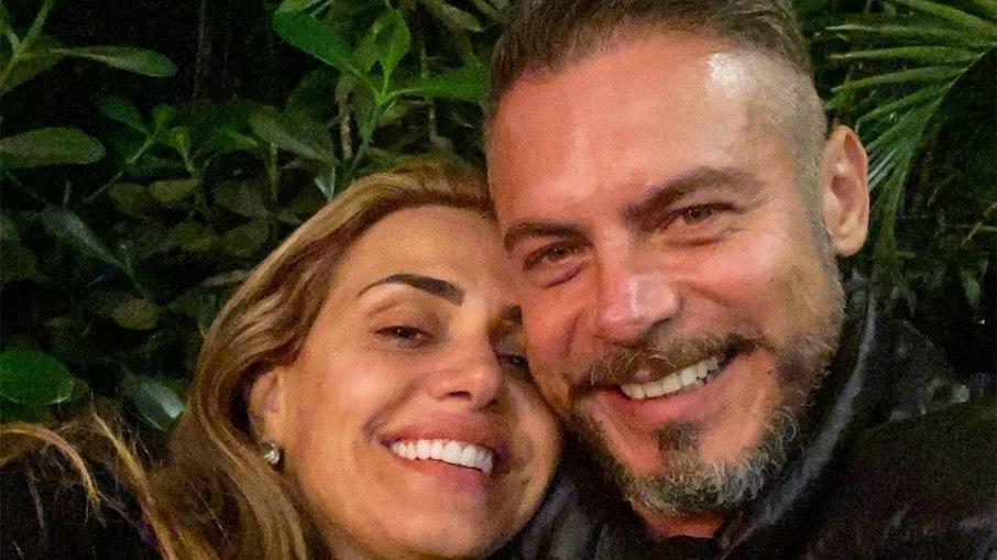 Luigi Baricelli comemora esposa curada do câncer: 