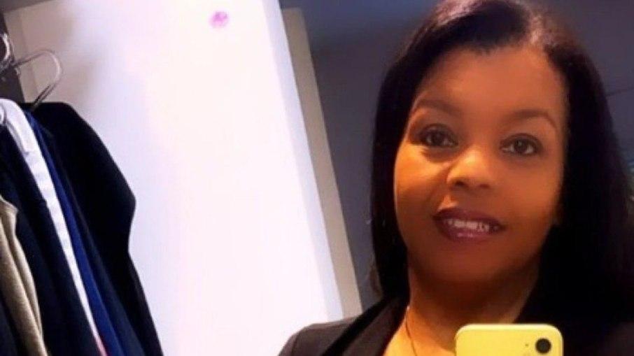 Mãe de MC Kevin começa a vender feijoada em São Paulo