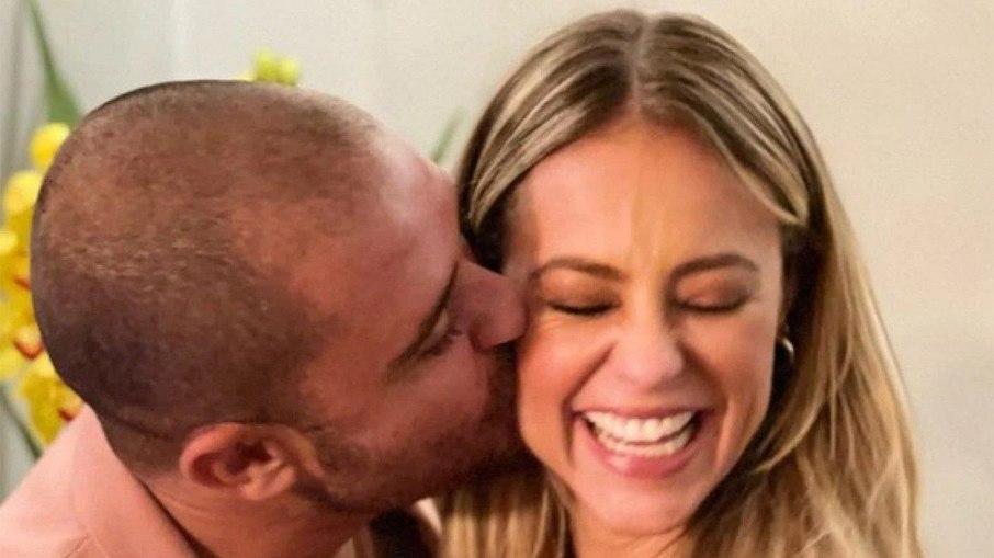 Paolla Oliveira e Diogo Nogueira trocam emojis românticos em rede social