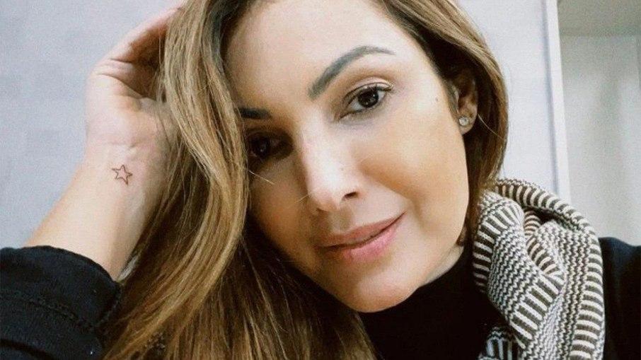 Patrícia Poeta faz sua primeira tatuagem e mostra o resultado