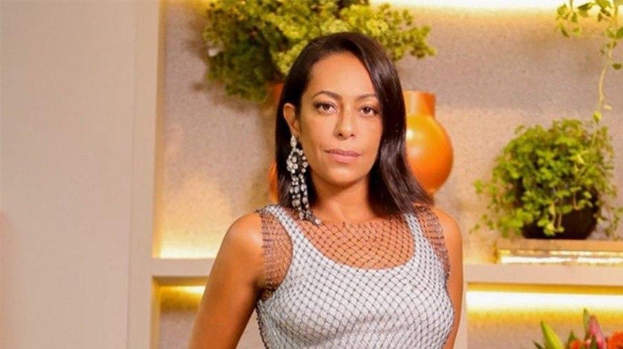 Samantha Schmütz está cancelando amigos que curtem posts de Bolsonaro