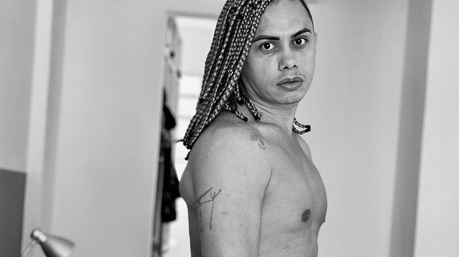 Silvero Pereira posta nova foto completamente nu