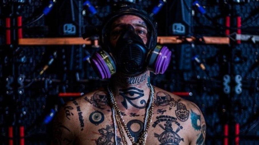 Tico Santa Cruz: 'Pare de usar nome de Deus pra justificar maldade de homens'