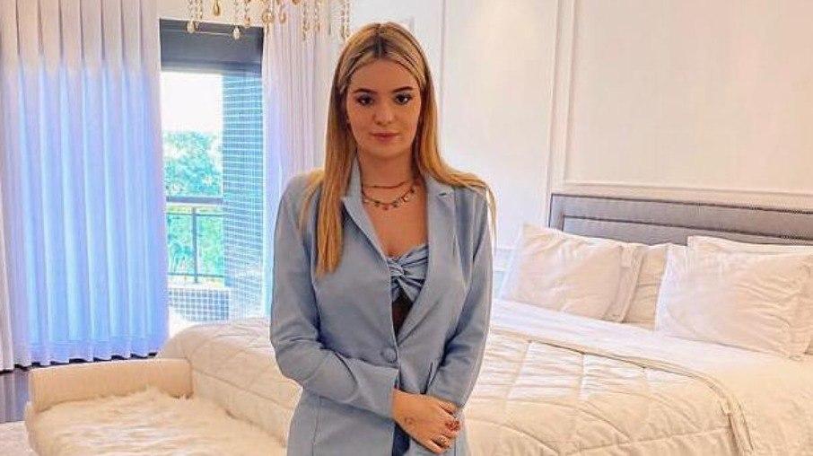 Viih Tube decora casa nova com placa de 'cancelada' e desabafa: 'Me arrepio'