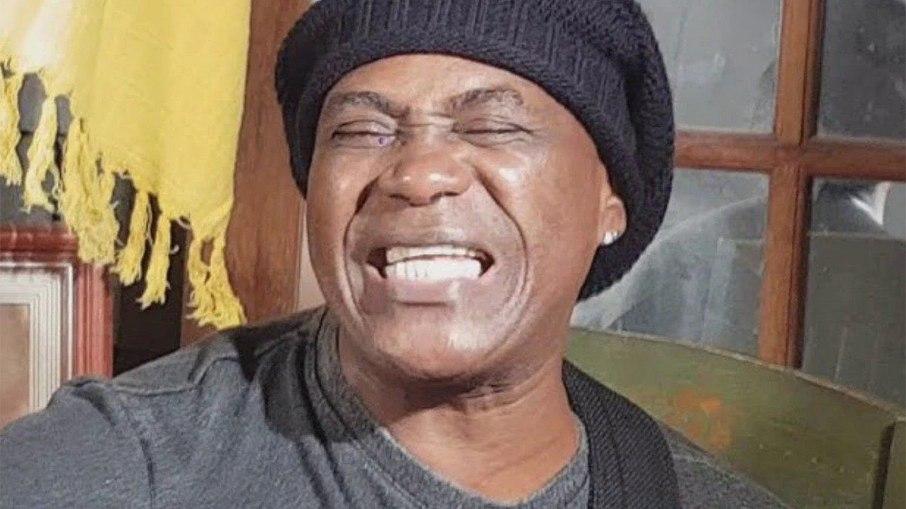 Vocalista do Copacabana Beat sofre complicações após retirada de câncer