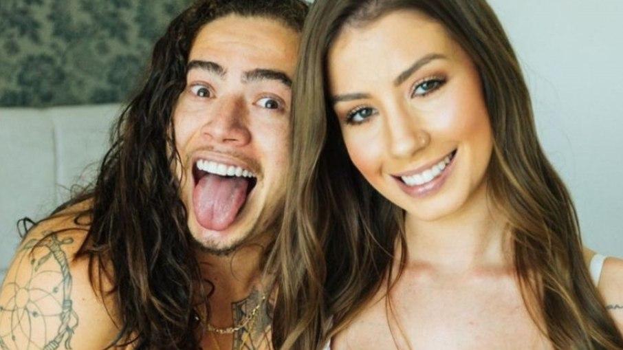 Whindersson Nunes e Maria Lina visitam juntos mirante de vidro em São Paulo