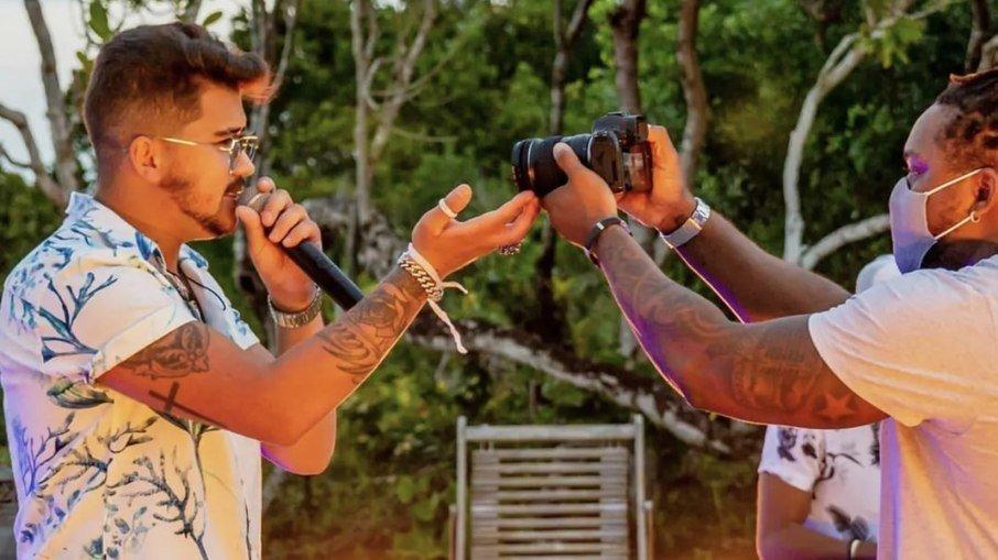 Após feat com MC Mirella e Dynho Alves, sertanejo Gutto Soares grava novo álbum