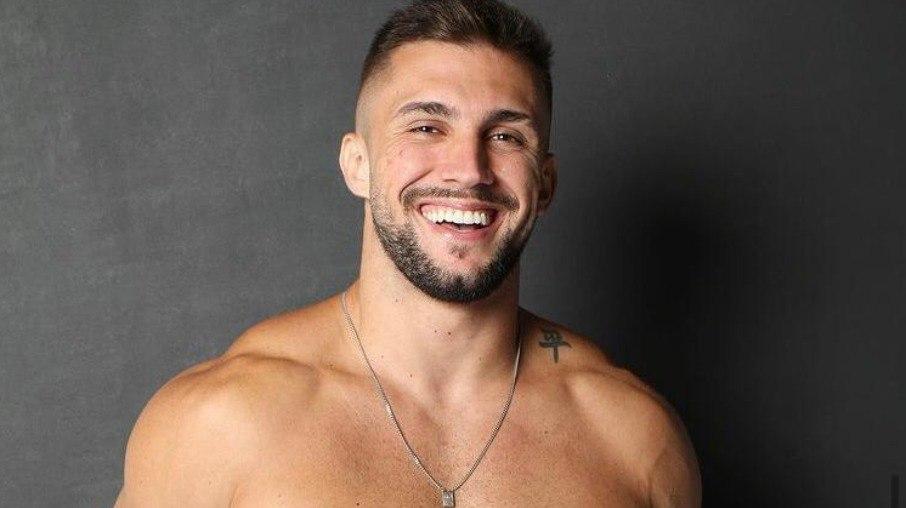 Arthur relata perseguição e ameaças à família: 