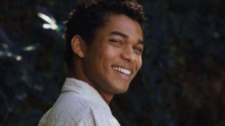 Ator da Globo Juan Paiva diz que não tem planos para se mudar do Vidigal