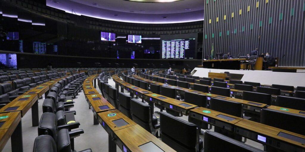Câmara aprova projeto que municipaliza regras sobre margens de rios