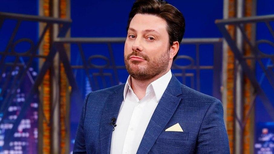 Danilo Gentili chama trabalhadores de 