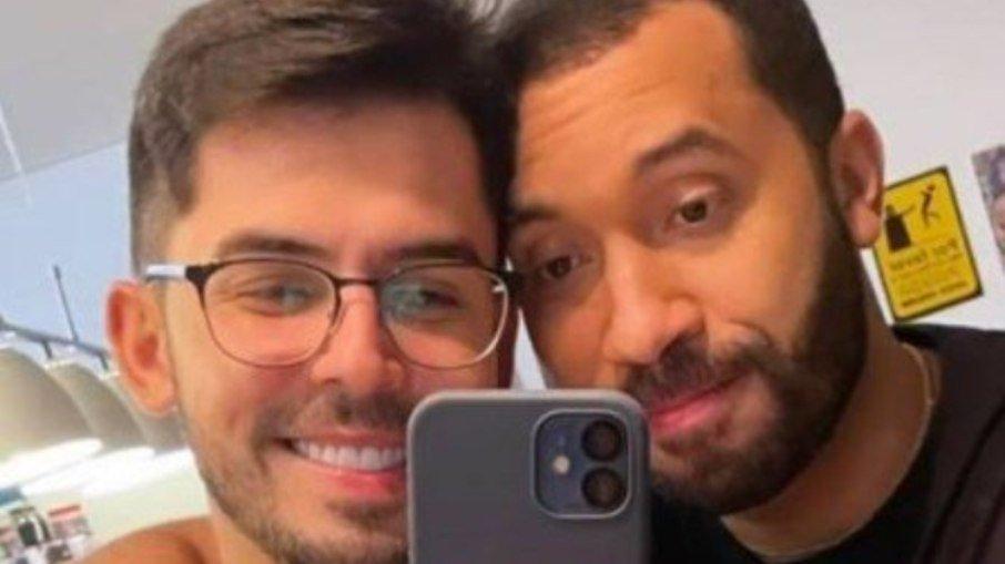 Despedida de Gil do Vigor para os EUA é marcada por fortes emoções familiares