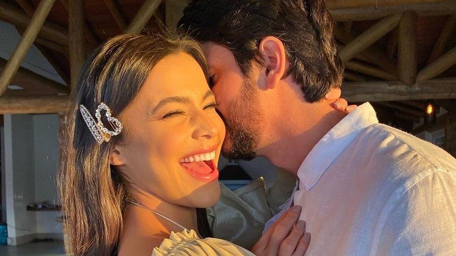 Emilly Araújo anuncia fim do noivado: 