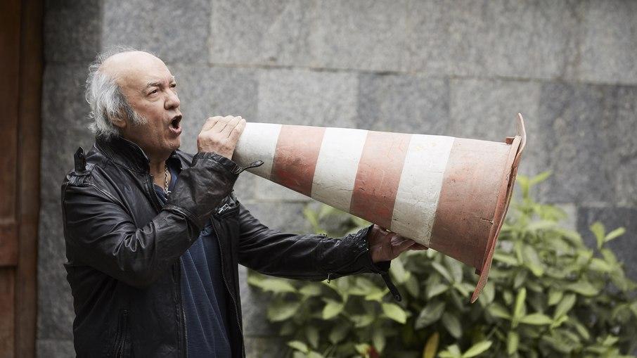 Filho de Eramos Carlos tranquiliza fãs: 