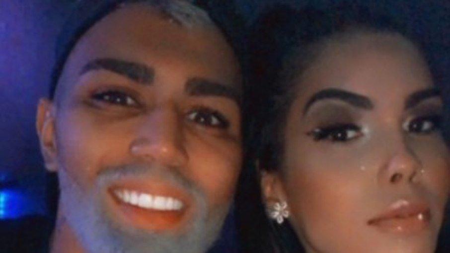 Gabigol já posou para foto ao lado de modelo que nega conhecer