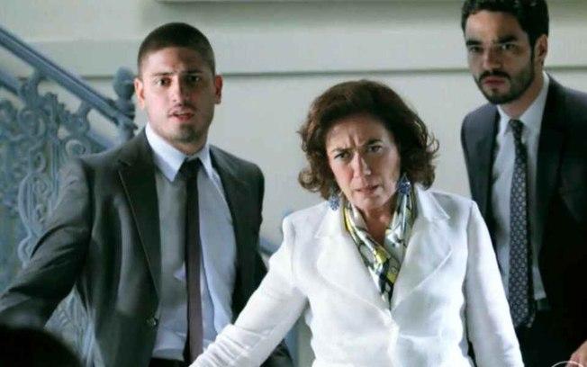 Império: Cristina toma susto ao ver Cora nova e acusa: 