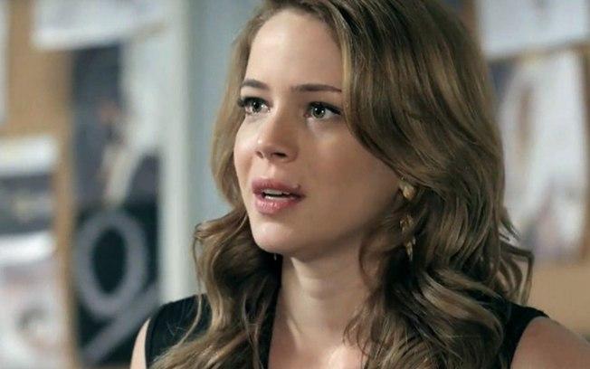 Império: Maria Clara toma susto ao escutar escondida plano secreto de Cristina