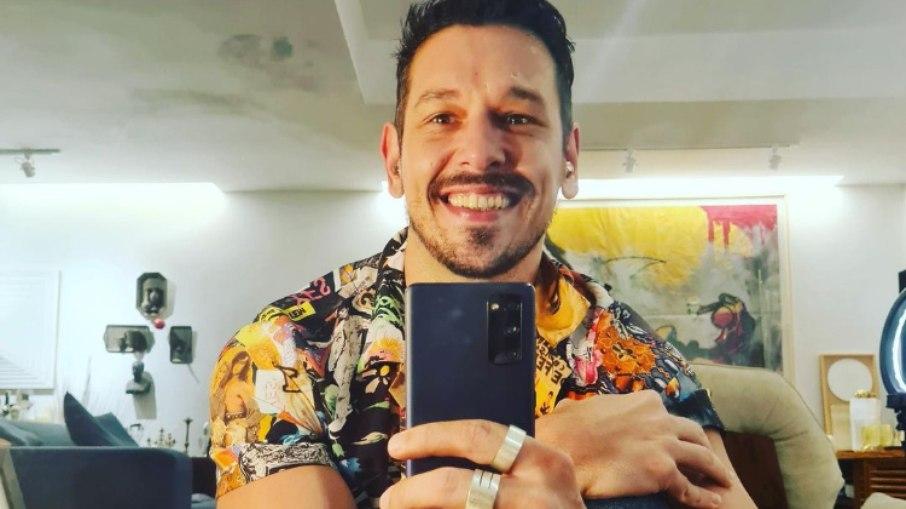 João Vicente atende pedido inusitado de fã e surpreende web