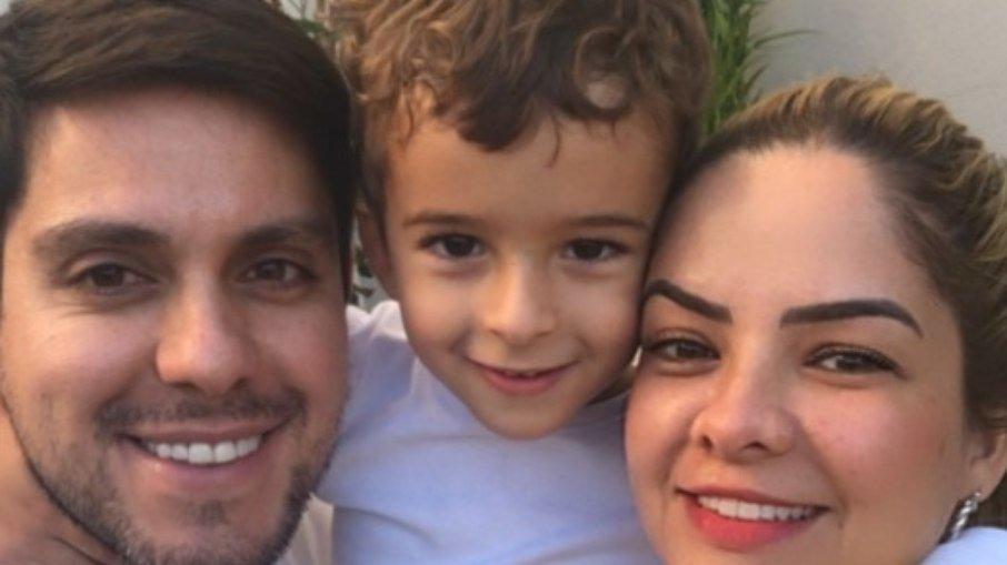 Maria Cecilia faz surpresa para contar da gravidez para Rodolfo, veja o vídeo