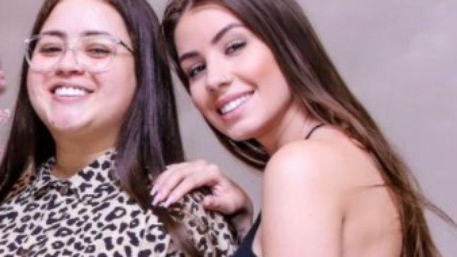 Maria Lina vai a restaurante com Hagda Kerolayne, irmã de Whindersson Nunes