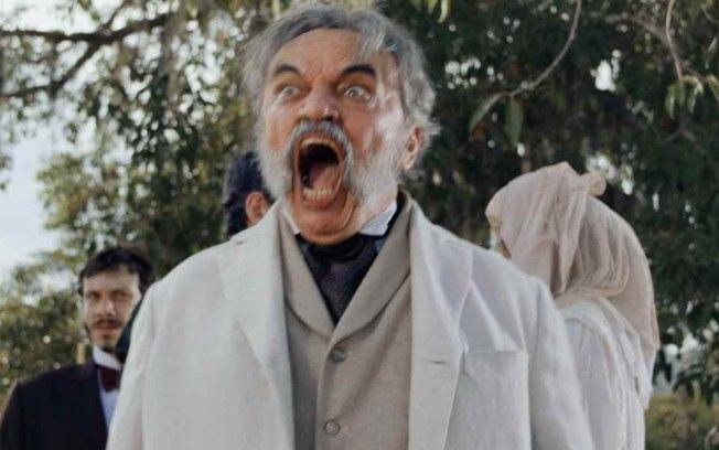 Nos Tempos do Imperador: Tonico e Eudoro se irritam após surpresa de Pilar