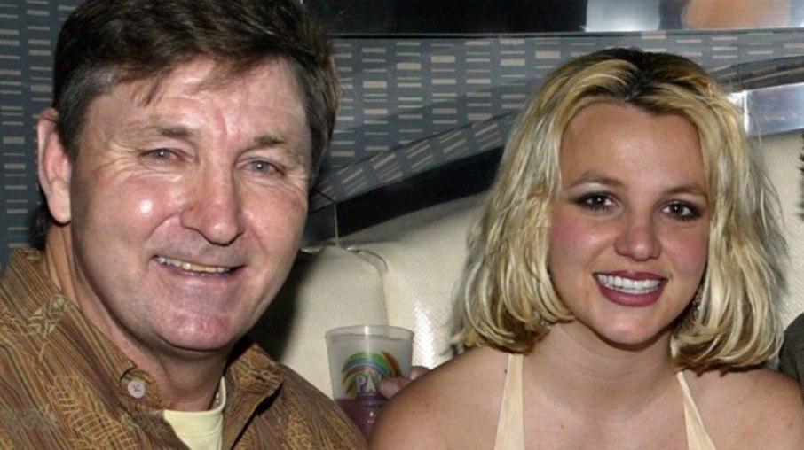 Pai de Britney Spears desiste de ser tutor da cantora, afirma site