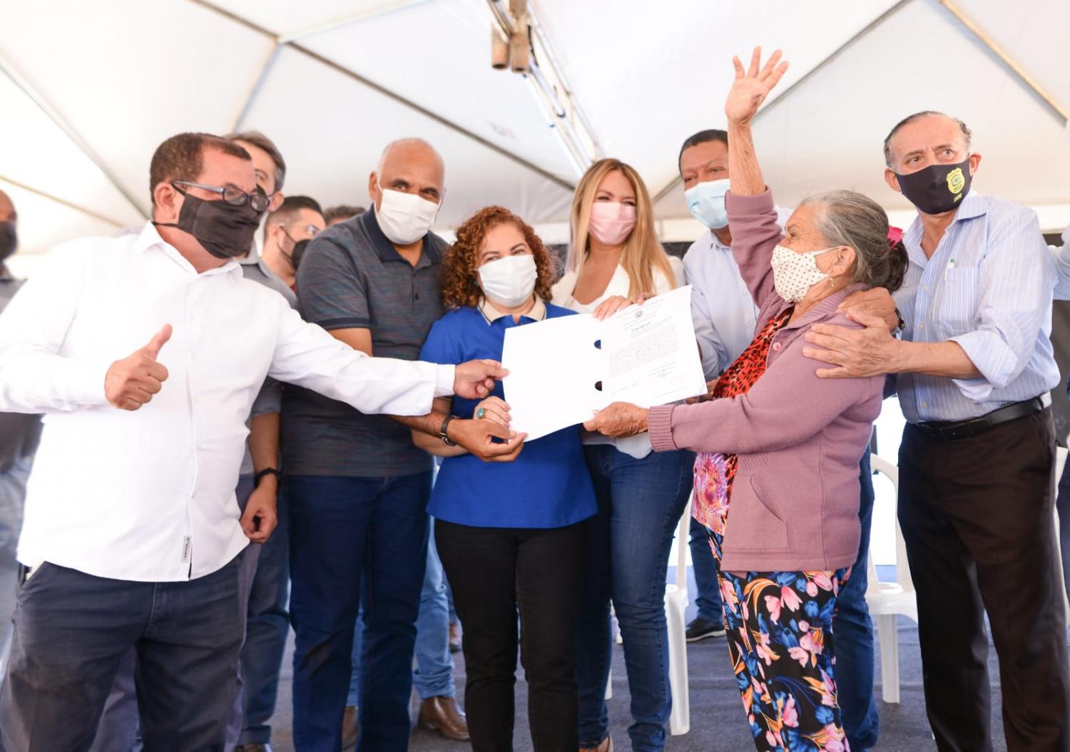 Prefeitura de Goiânia entrega 240 escrituras no Real Conquista