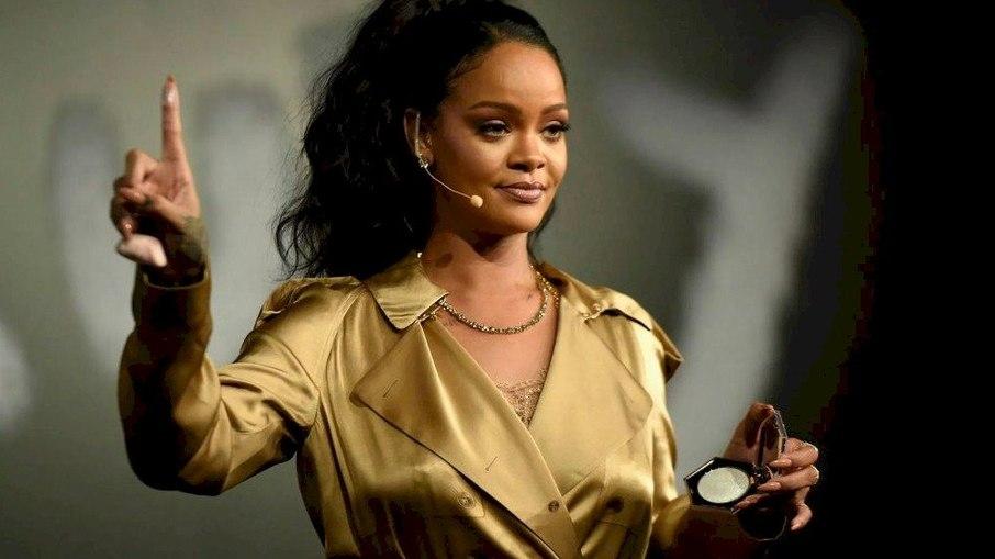 Rihanna se torna oficialmente bilionária; saiba quanto a diva tem na conta