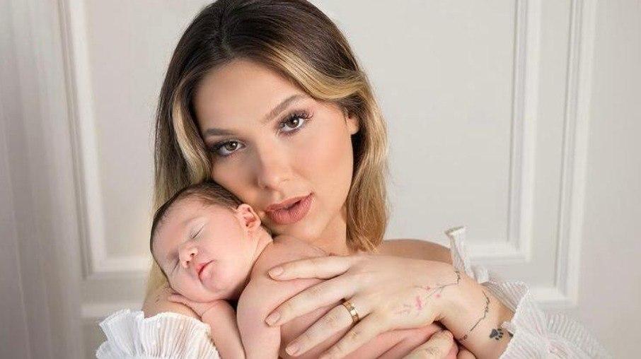 Virgínia Fonseca desabafa por não conseguir amamentar filha: 