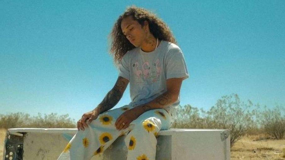 Vitão é atacado por haters e responde à altura: 