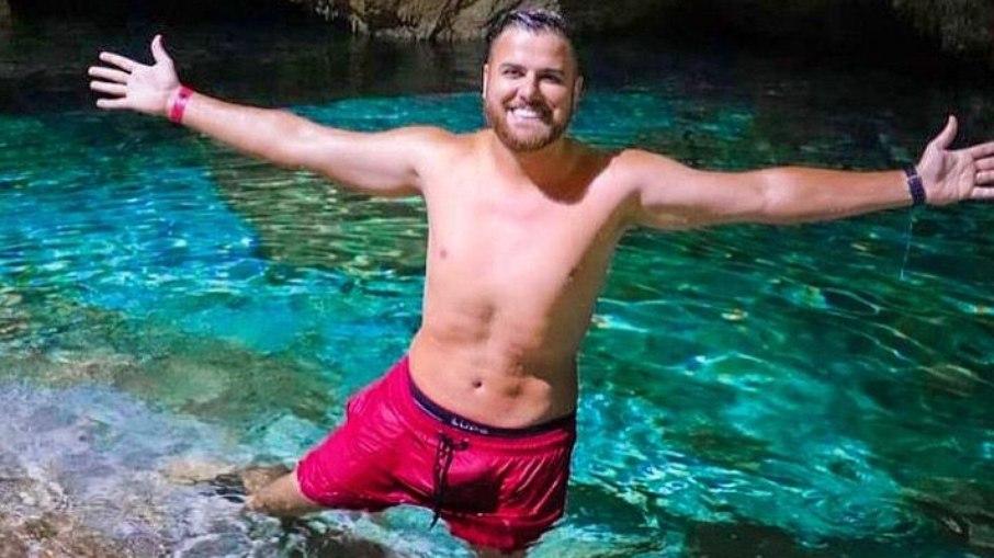 Zé Neto volta a impressionar a web por volume em short; veja foto