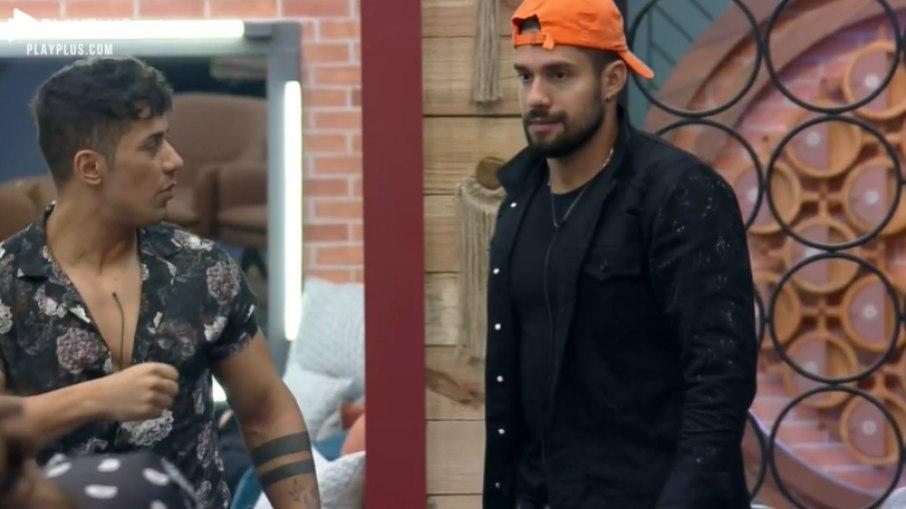 A Fazenda 13: Bil Araújo desabafa sobre 'BBB' e web vê indireta para Karol Conká