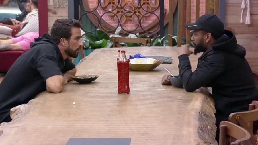 'A Fazenda 13': Erasmo e Nego do Boral comentam polêmica de Liziane Gutierrez