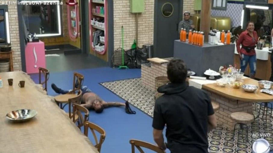 'A Fazenda 13': Nego do Borel vibra após escapar da roça: 'Vai ter que aguentar'